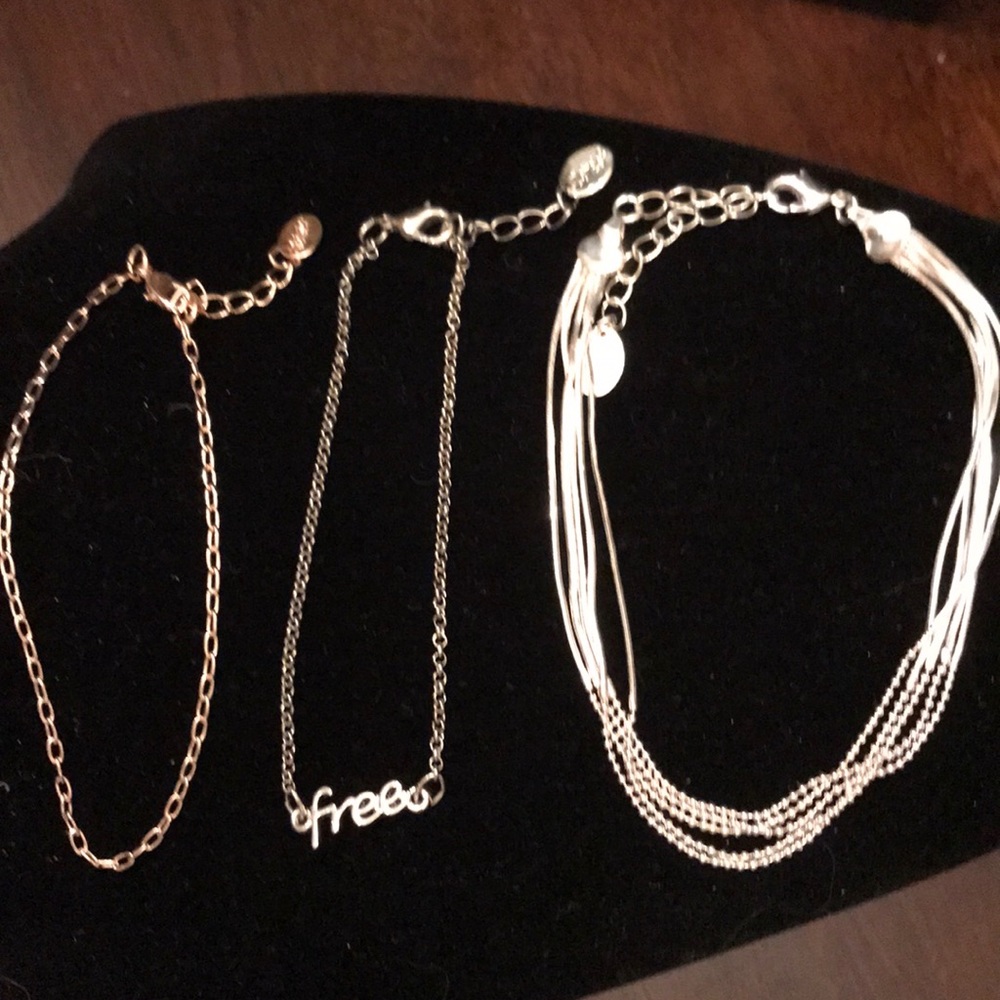 Set of anklets
